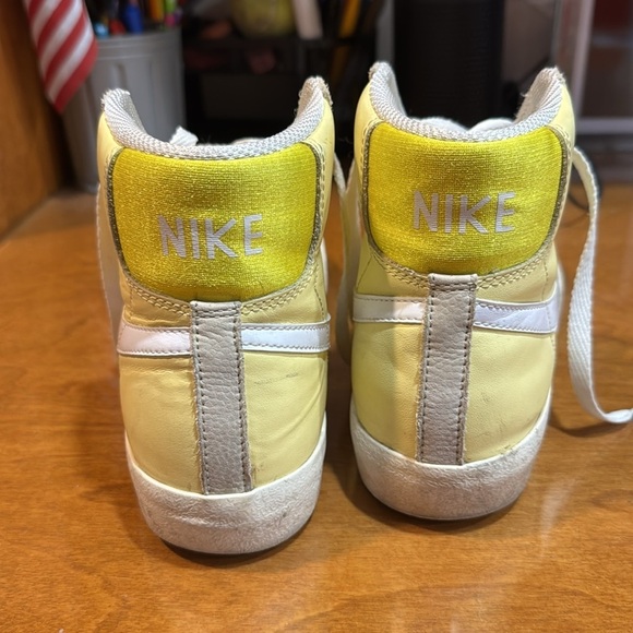 Nike Yellow High Top Sneakers CZ 0363–700 size 8.5 - Picture 3 of 4